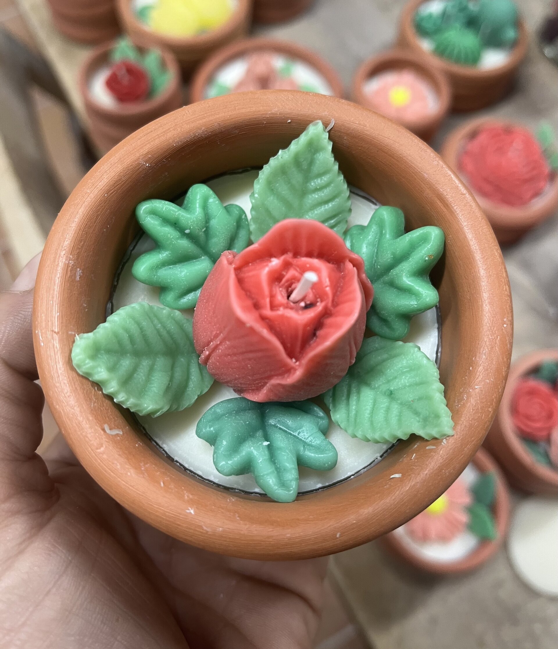 Vela artesanal con recipiente en cerámica - 3