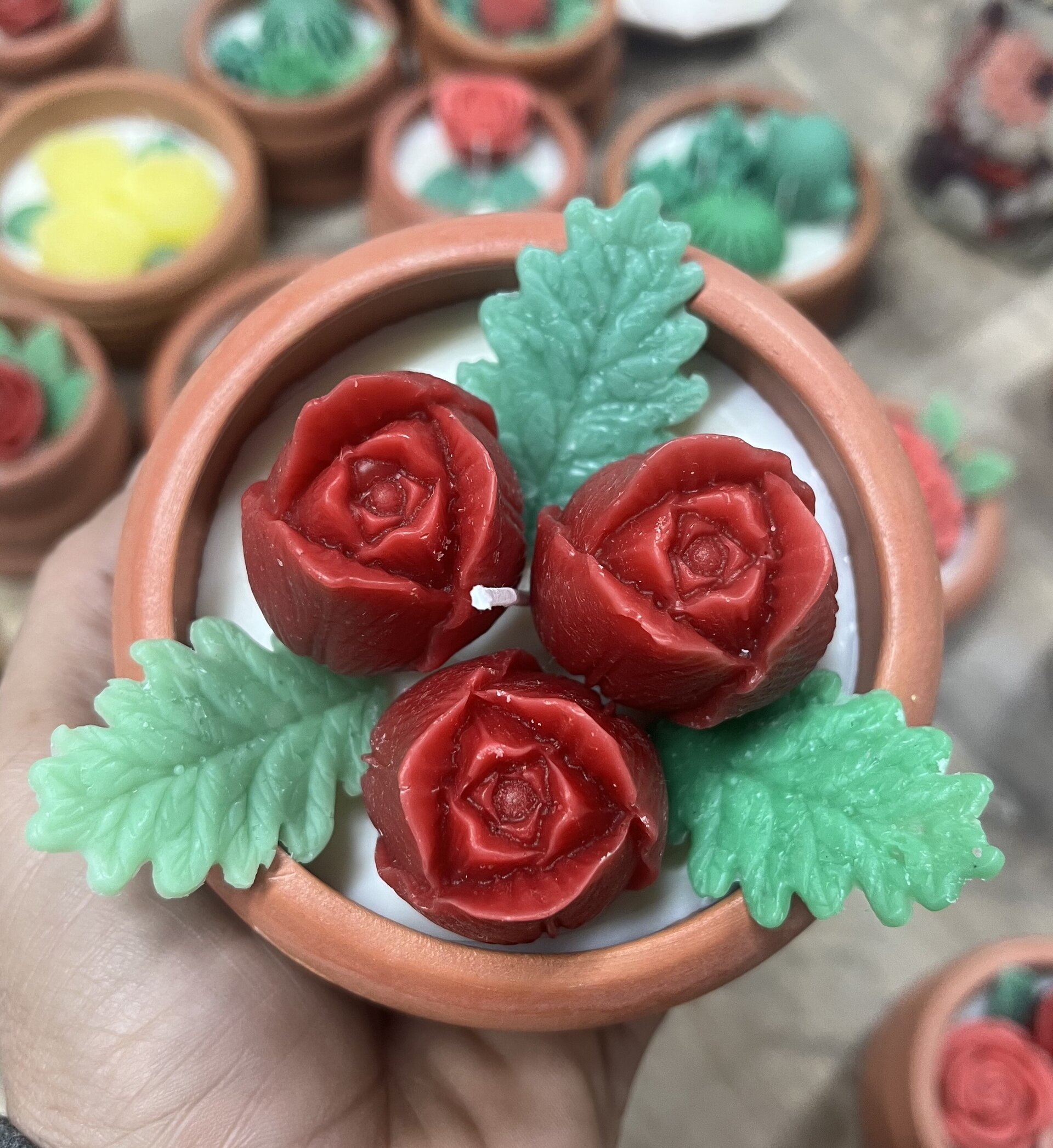 Vela artesanal con recipiente en cerámica - 1