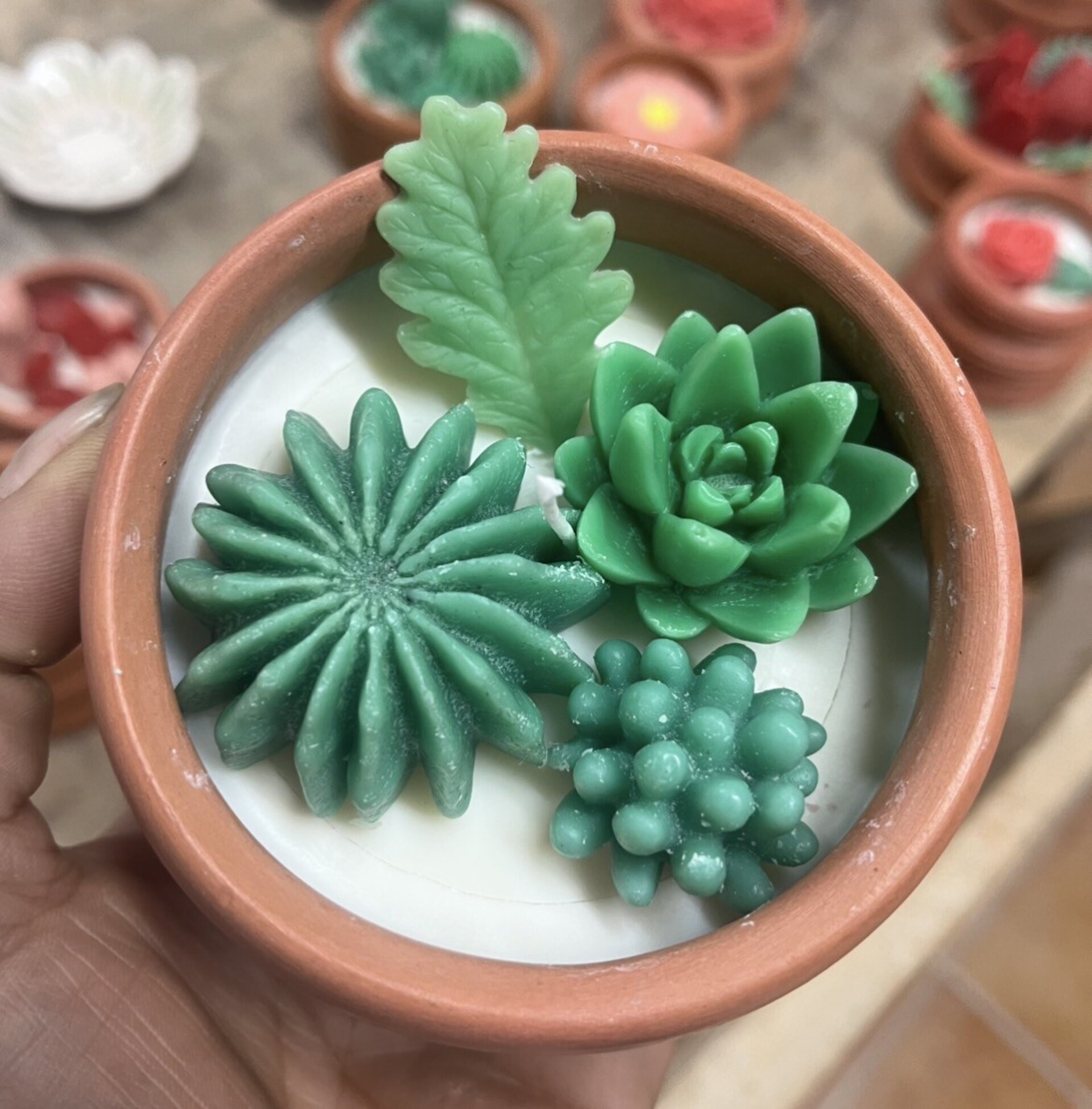 Vela artesanal con recipiente en cerámica - 2