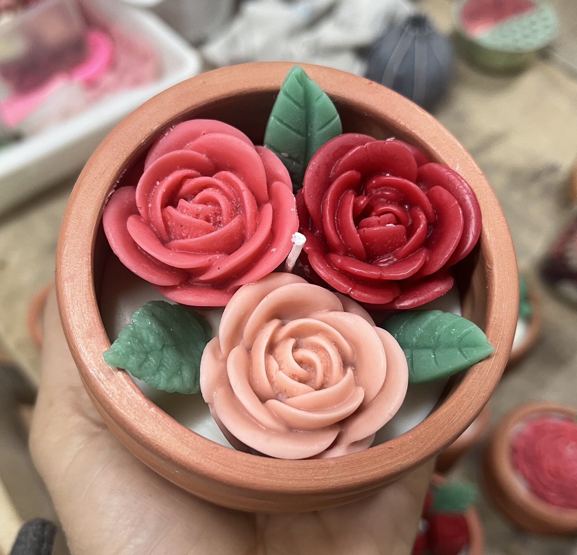 Vela artesanal con recipiente en cerámica - 4